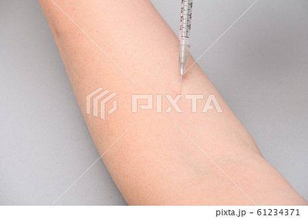 注射　予防接種　インスリン　イメージ 61234371