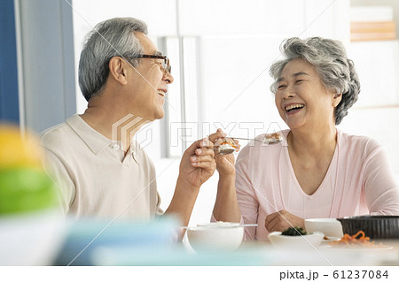 韓国人 高齢者 老人 61237084