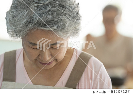 韓国人 女性 女 61237127