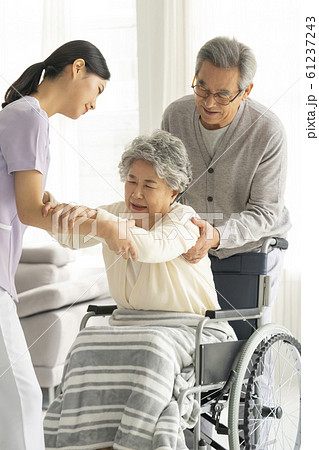 韓国人 高齢者 老人 61237243