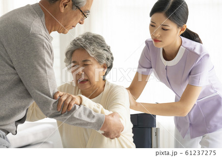 韓国人 高齢者 老人 61237275