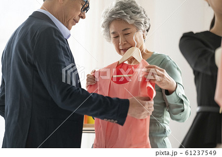 韓国人 高齢者 老人 61237549