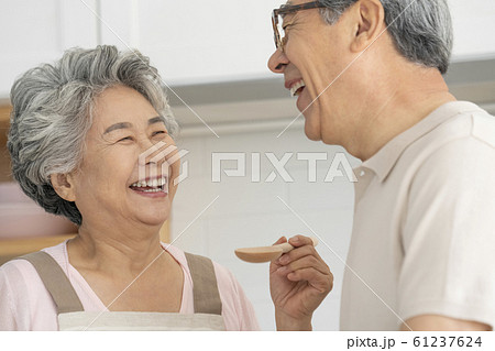 韓国人 高齢者 老人 61237624