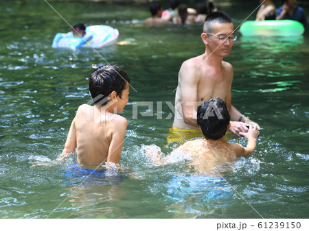 清流で遊ぶ夏休み 61239150