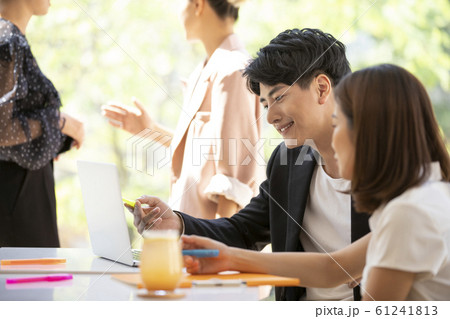 ビジネスチーム ビジネスチーム 61241813