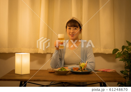 夜 女性 ライフスタイル 夜 女性 ライフスタイル 61248670