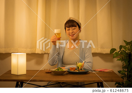 夜 女性 ライフスタイル 夜 女性 ライフスタイル 61248675