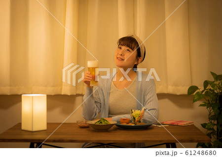 夜 女性 ライフスタイル 夜 女性 ライフスタイル 61248680