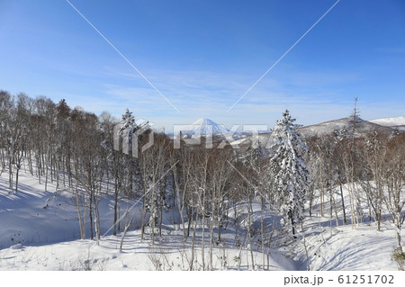 中山峠から見る冬の後方羊蹄山 61251702