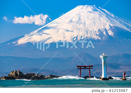 《神奈川県》富士山と大海原・森戸海岸 《神奈川県》富士山と大海原・森戸海岸 61253067