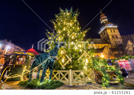 ラトビア　リガ　クリスマスマーケット 61255261