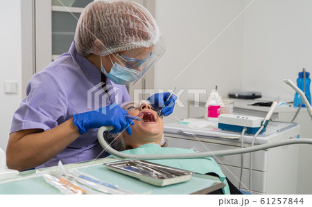 dentist in the process. dentist in the process. 61257844