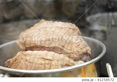 チャーシュー作り 塊肉 チャーシュー作り 塊肉 61258572