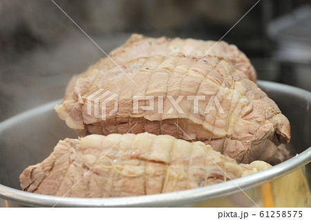チャーシュー作り 塊肉 チャーシュー作り 塊肉 61258575