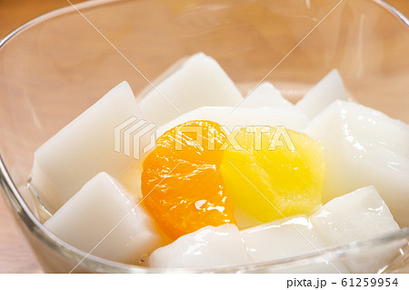 杏仁豆腐。フルーツ(みかん・パイナップル)入り。 杏仁豆腐。フルーツ(みかん・パイナップル)入り。 61259954