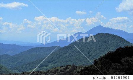 連なる山 61261901
