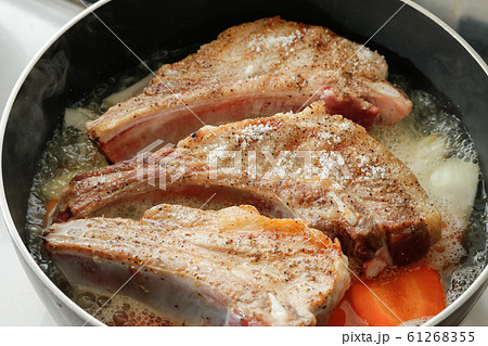 豚スペアリブのプルドポーク 豚スペアリブのプルドポーク 61268355