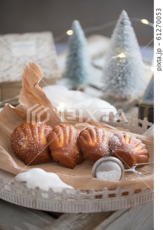 焼き菓子の軽食 61270053