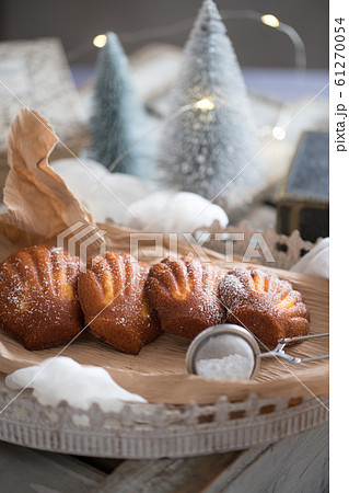 焼き菓子の軽食 61270054