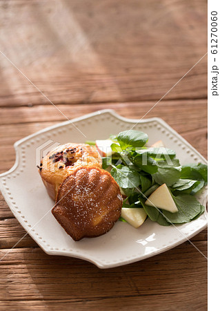 焼き菓子の軽食 61270060