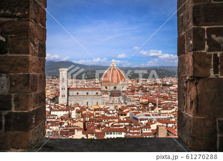 フィレンツェの風景と大聖堂 61270288