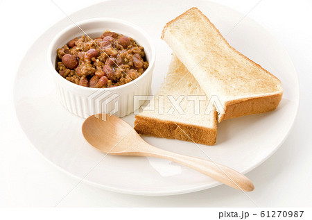 チリコンカーンとトースト 61270987