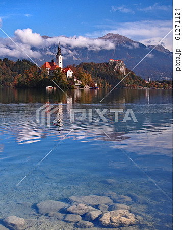 秋のブレッド湖 聖母被昇天教会とブレッド城 秋のブレッド湖 聖母被昇天教会とブレッド城 61271124