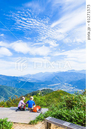 秋の五竜岳登山 （登山道から白馬村と妙高方面を望む） 61271575