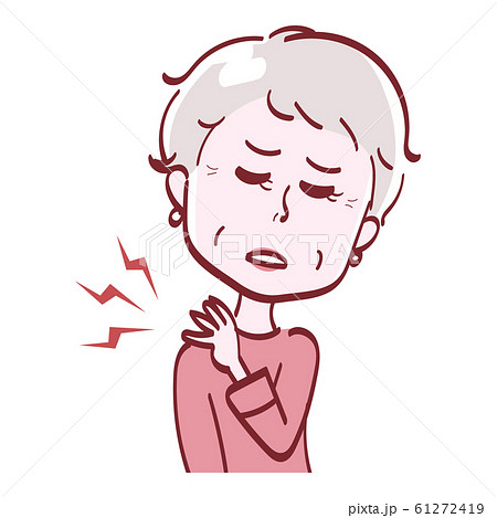 肩が凝っているおばあちゃん 61272419