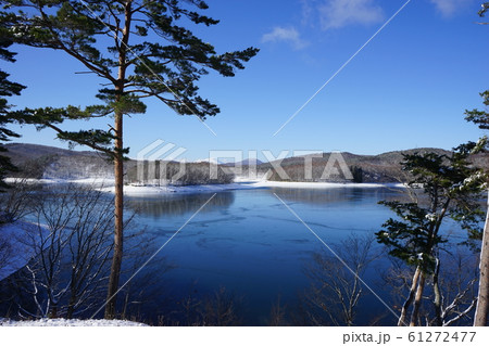 冬の岩洞湖 冬の岩洞湖 61272477