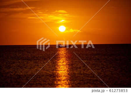 伊平屋島のサンセット 伊平屋島のサンセット 61273853