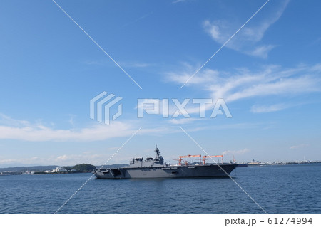 横須賀港内に停泊する護衛艦かが 61274994