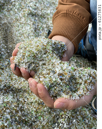 廃ガラス瓶のビーチ 61275631