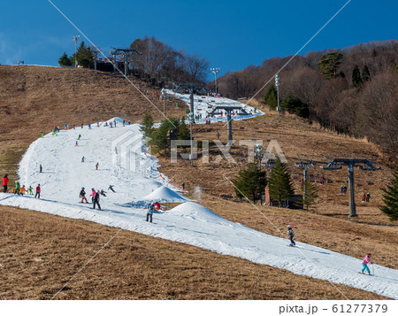 暖冬で人工スキーのみの営業となった奥神鍋スキー場 暖冬で人工スキーのみの営業となった奥神鍋スキー場 61277379