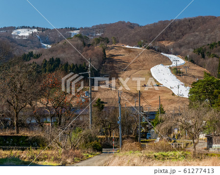 暖冬で人工スキーのみの営業となった奥神鍋スキー場 61277413