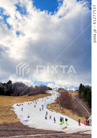 暖冬で人工スキーのみの営業となったハチ北高原スキー場 暖冬で人工スキーのみの営業となったハチ北高原スキー場 61277537