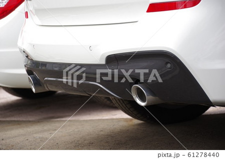 自動車のマフラー　マフラーカッター 61278440