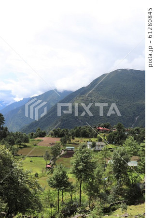 ヒマラヤへの入り口の町「ルクラ」 ネパール ヒマラヤへの入り口の町「ルクラ」 ネパール 61280845