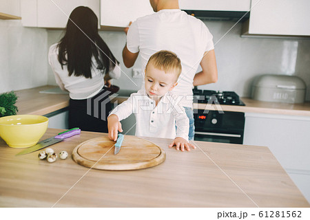 Family prepare the salad in a kitchen 61281562