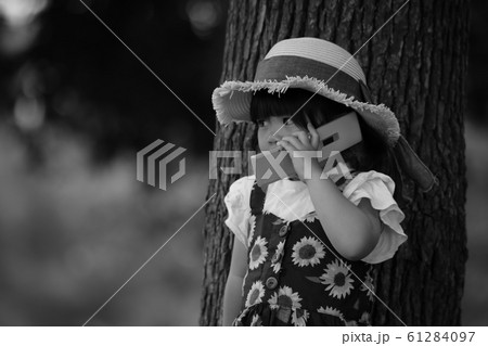 通話する女の子 61284097