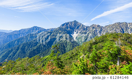 秋の五竜岳登山 （爺ヶ岳・鹿島槍ヶ岳を望む） 61284146