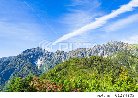 秋の五竜岳登山 （小遠見山から望む五竜岳・鹿島槍ヶ岳とカクネ里の氷河） 61284205