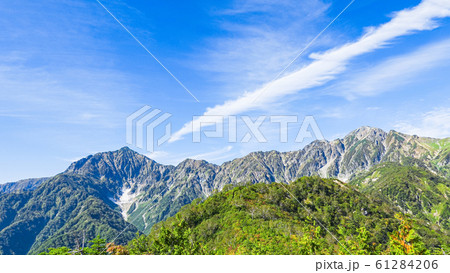 秋の五竜岳登山 （小遠見山から望む五竜岳・鹿島槍ヶ岳とカクネ里の氷河） 61284206