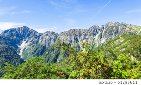 秋の五竜岳登山 (遠見尾根から望む五竜岳・鹿島槍ヶ岳) 秋の五竜岳登山 (遠見尾根から望む五竜岳・鹿島槍ヶ岳) 61285611