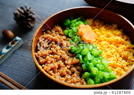 鶏そぼろご飯 鶏そぼろご飯 61287800