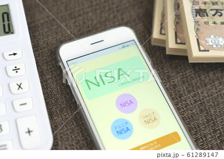 投資イメージ　NISA　少額投資非課税制度　 61289147