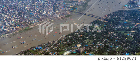 バングラデシュ・チッタゴンのカルナフリ川 空撮 バングラデシュ・チッタゴンのカルナフリ川 空撮 61289671