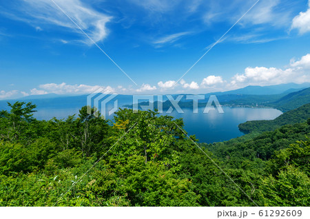 【青森県十和田湖】夏の十和田湖:紫明亭展望台から望む十和田湖はハート型 【青森県十和田湖】夏の十和田湖:紫明亭展望台から望む十和田湖はハート型 61292609
