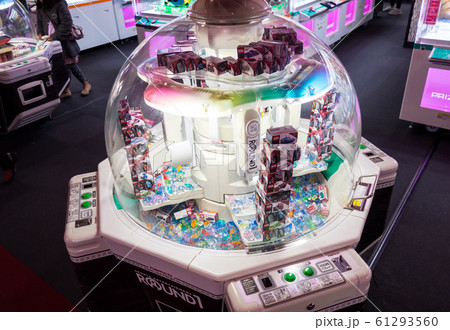 ダイバーシティ東京プラザ　ラウンドワン　ゲームセンター　お菓子タワー 61293560