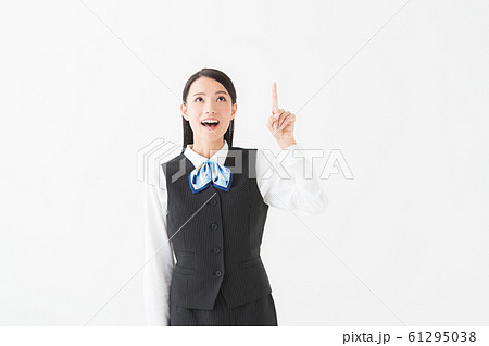 制服を着た女性（白背景） 61295038